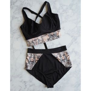 ♥️ Gorgeous, Reversible Victoria Suit ♥️